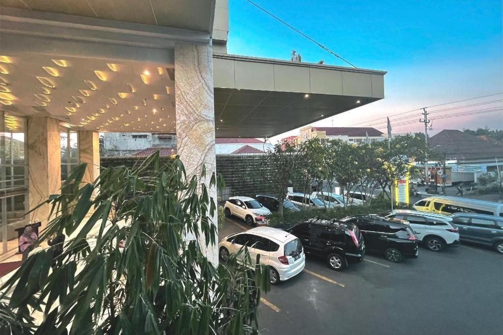 Kj Hotel Yogyakarta Exterior photo