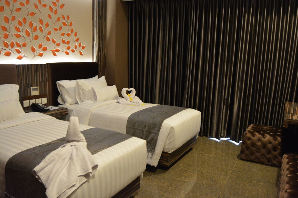 Kj Hotel Yogyakarta Exterior photo