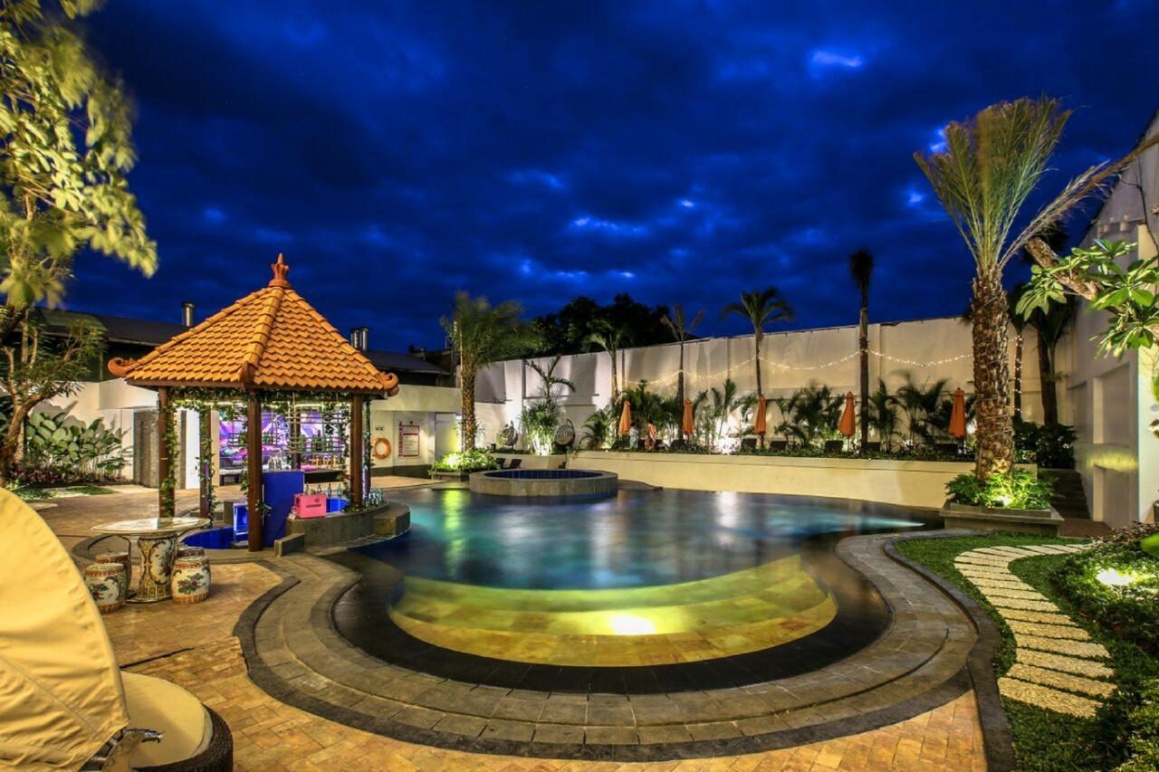 Kj Hotel Yogyakarta Exterior photo